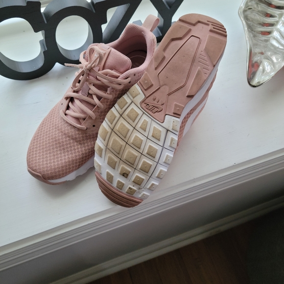 Nike sneakers - Picture 3 of 3